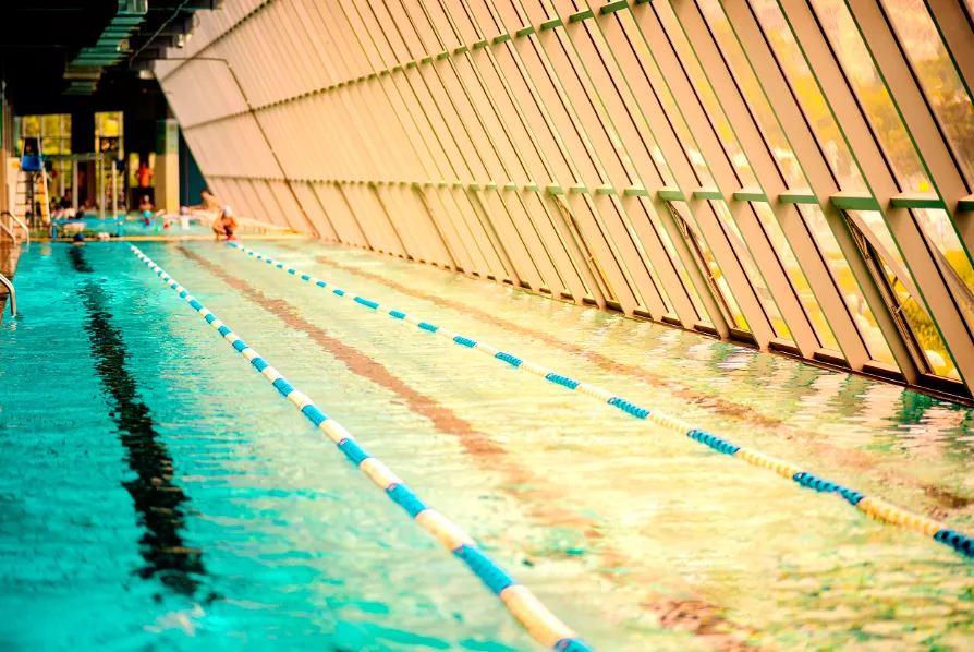 霍州成人混凝土钢结构游泳池项目